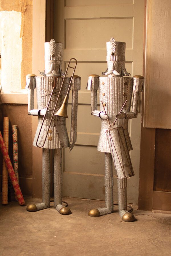 life size tin soldiers
